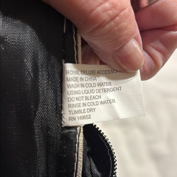 Sleek Adjustable Black and Brown Belt Bag for Everyday Use - Picture 6 of 6